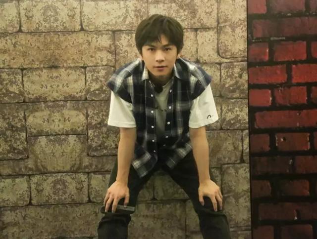 华体会体育体验包含拳击赛场再起风云:胶东赤兔队守住胜果泰山火箭队,脚步移动更到位门前嗅觉决定胜负的词条